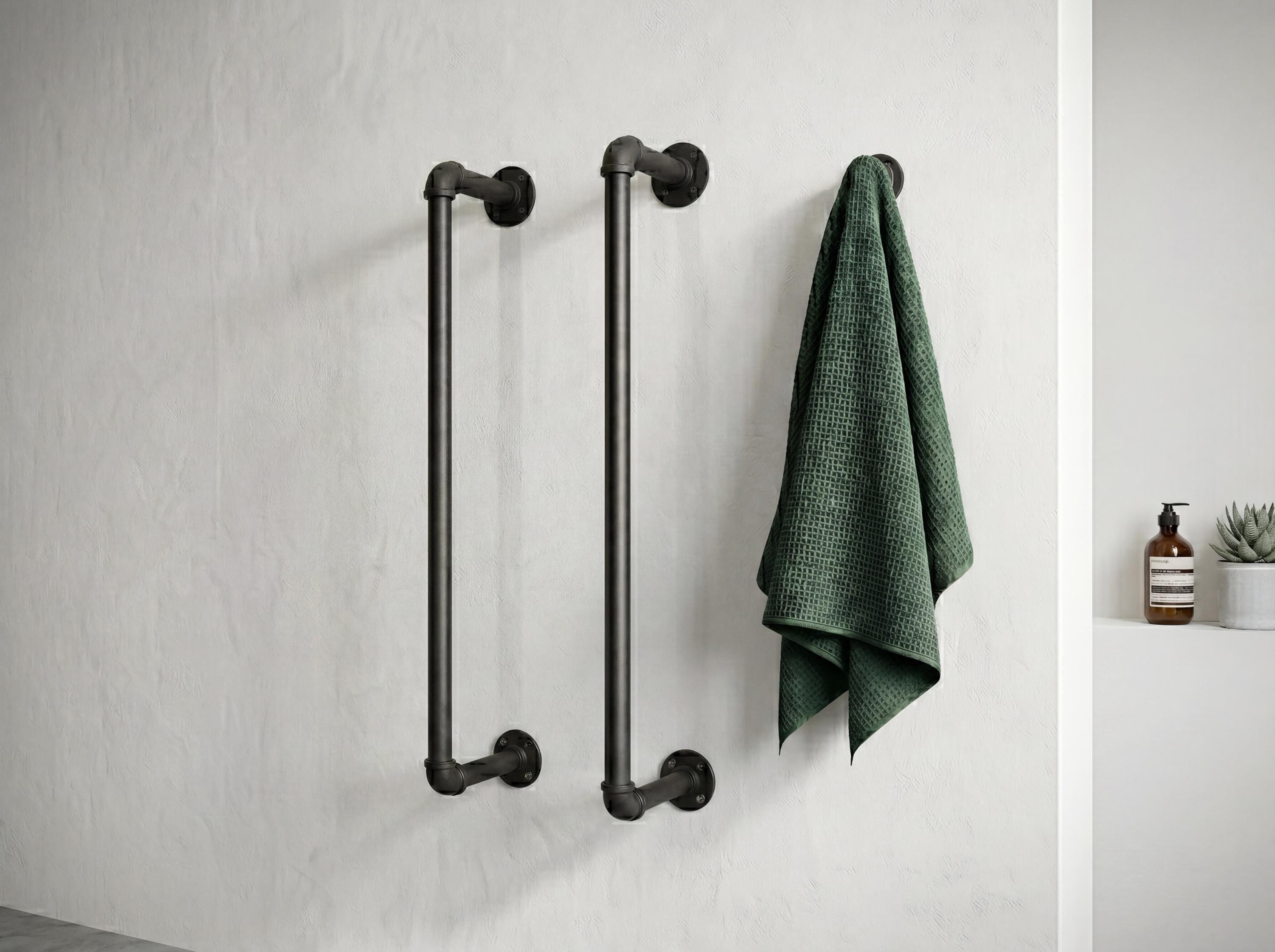 Industrial Pipe Towel Rack – Vertical Ladder