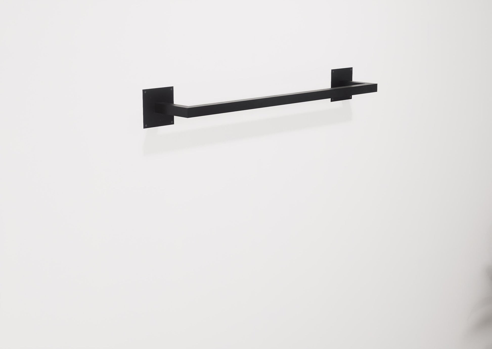 Minimalist square towel holder made from sturdy metal, featuring an industrial design. Ideal for organizing towels in the bathroom, adding a modern touch to decor. Durable and easy to install.